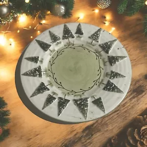 Yankee Candle Christmas 7 1/2" Plato para Candelabro Pilar Árboles en Relieve - Imagen 1 de 9