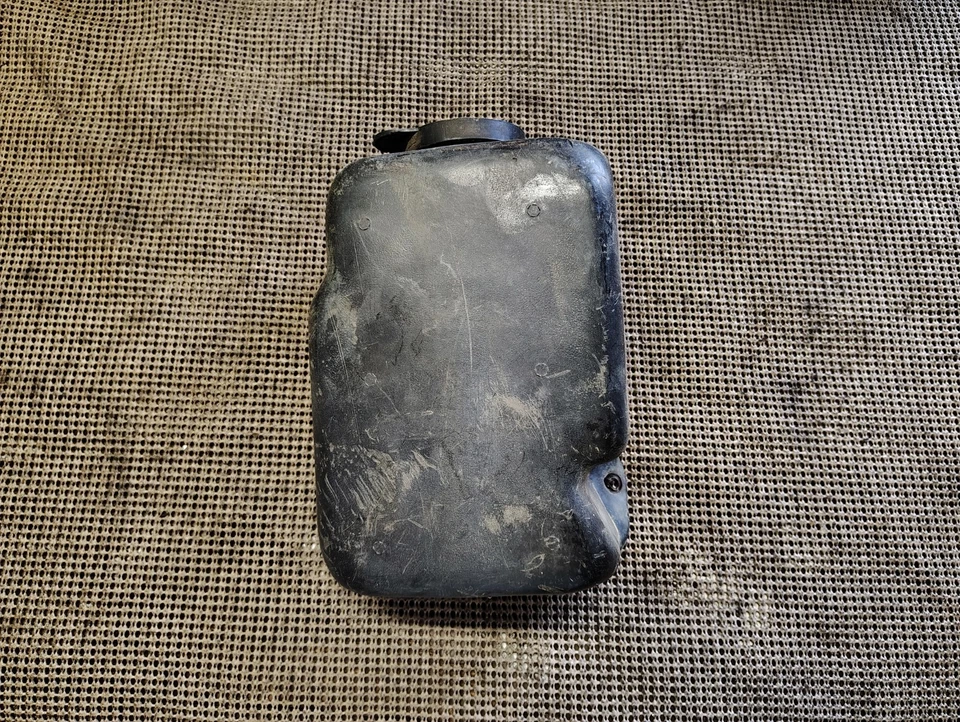 Reservatório de fluido para lavadora Pontiac Bonneville Catalina Executive Grand Prix 1967-68 - Imagem 1 de 4