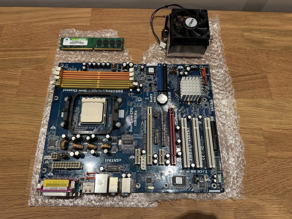 scheda madre AM2XLI-eSATA2 + cpu AMD ATHLON 64 + Ram Corsair 1GB DDR2 VS1GB667D2 - Immagine 1 di 4