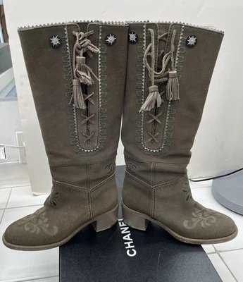 香奈儿靴 39 绿色及膝 CC 标志刺绣麂皮绒中跟系带流苏 — 第 1/4 张图片