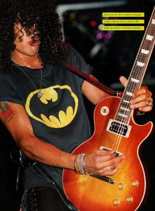 Vintage 80er SLASH of GUNS N ROSES in a Batman Logo T-SHIRT MAGAZIN PINUP SEITE Live - Bild 1 von 1