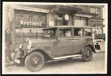 Fotografie  Hamburg, AutoWanderer W10 /II 1928, Limousine vor Apotheke geparkt 
