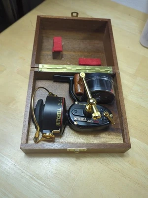 Muito raro vintage Mitchell 300 PRO GOLD. Em caixa de madeira. Leia a descrição  - Imagem 1 de 4