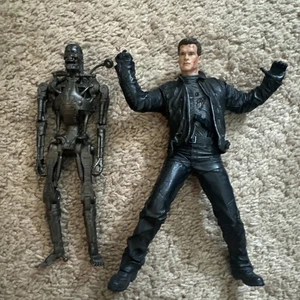 McFarlane Terminator 3 T-850 Terminator Actionfigur & Skelett Figur gebraucht - Bild 1 von 10