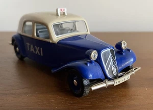 Altaya 1/43 Citroen 11 Blue Diecast Taxi Car - Picture 1 of 14
