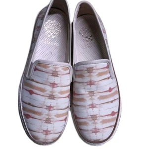 Sneakers Size 7.5 Vince Camuto Slip-On  Remmeya Printed Leather Tennis Shoes - Picture 1 of 7