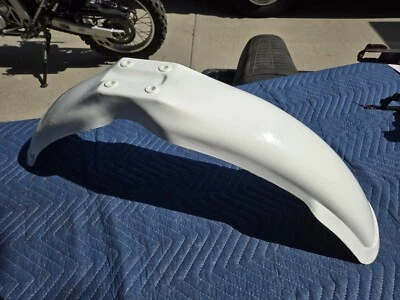 NOS Yamaha White Front Fender, 1980-1981 IT175, IT250, IT425, IT465 - Image 1 of 4