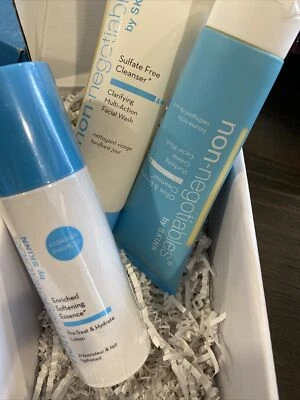 Loción hidratada SKINN Sulfate Free AM + Olive Enzyme PM CLEANSERS AM & PM Plus Foto 1 de 4