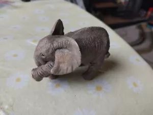 Tuskers 'Cassie' 1994 Collectible - Picture 1 of 7