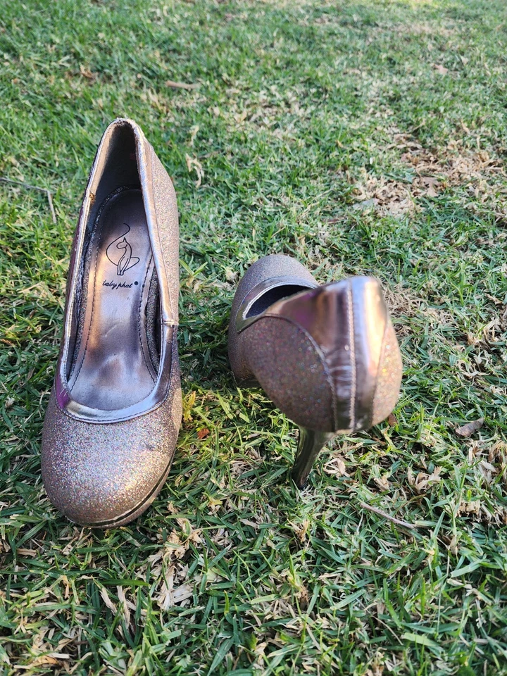 Bombas plataforma Baby Phat arco-íris glitter couro sintético tamanho 7 - Imagem 1 de 1