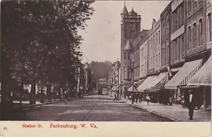 PARKERSBURG, W. CARTOLINA VA. Market Street, troll, acquirenti, tende da sole a righe - Foto 1 di 2