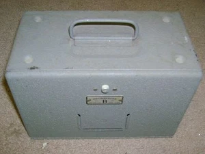 CAJA DE SUJECIÓN PARA PELÍCULAS SUPER 8 MM Y 8 MM PELÍCULA 12 RANURAS BROOMBERGER - Imagen 1 de 4
