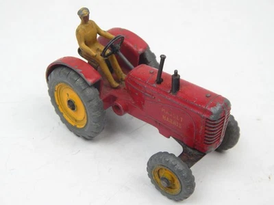 Tractor agrícola 8D Dinky Toys Metal Massey Harris rojo hecho en Inglaterra con conductor Foto 1 de 4