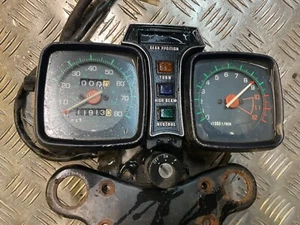 SUZUKI GS125 OROLOGI SPEEDO CONTAGIRI STRUMENTAZIONE LUCI 11K MIGLIA - Foto 1 di 4