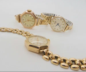 9ct gold cased watches - 47.6g - read description