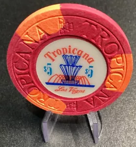 Chip de casino Tropicana Las Vegas $5 - Como nuevo - Incrustación de fuente obsoleta - Imagen 1 de 3