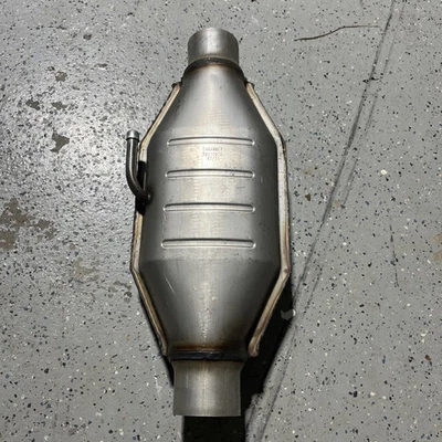 "Convertidor catalítico Thunderbolt Performance #910250 | 2,5"" salidas 18"" de largo" Foto 1 de 3