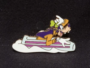Prendedor oficial Goofy on Matterhorn Bob Sled Disney 2006 Disneyland - Imagen 1 de 2