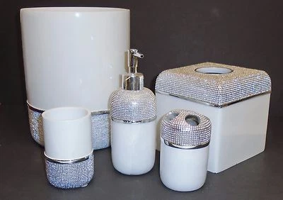 Nuovo 5 PC Set Bianco + Argento Metallizzato Resina Sapone Dispenser+ Tumbler+ - Immagine 1 di 4