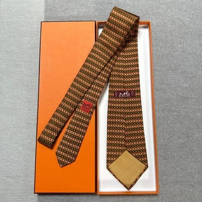 Hermes Silk Tie Green/Red Classic Pattern 8.9cm x 149cm Used Good - Image 1 of 4