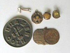 MODERN WOODMEN AMERICA LOT 1908 MEDAL PEORIA WATCH FOB AXE & BUTTON PINS TOKEN