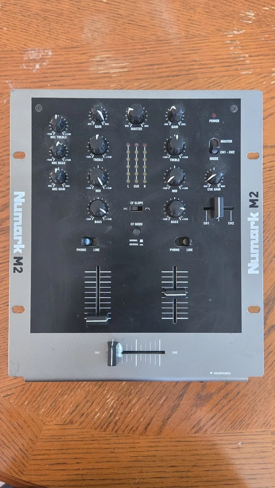 Numark M2 — 2-канальный диджейский скретч-микшер, непроверенный, без источника питания - Изображение 1 из 3
