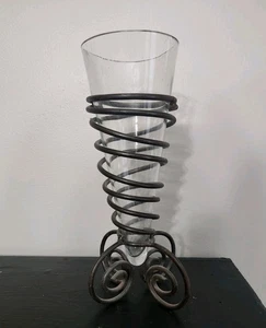 Soporte remolino de hierro forjado vintage con cono de vidrio cónico florero inserto LEER - Imagen 1 de 8