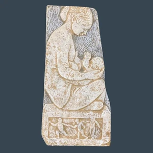 Jeneal Knapp geformtes Papier Zellstoff Tafel Kunstwerk mit dem Titel Mutterschaft - Bild 1 von 5