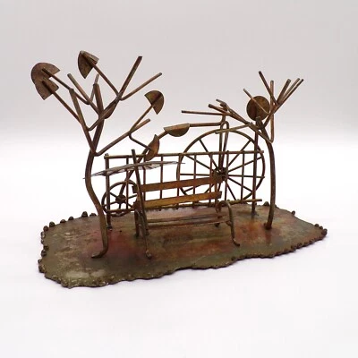 Brutalista MCM Metal Arte Escultura Cobre Bicicleta Parque Banco Escena Antorcha Corte Foto 1 de 4