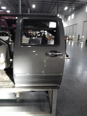 Used Rear Left Door Assembly Rear Side fits: 2009 Gmc Canyon Crew Cab Rear Left - Imagem 1 de 4