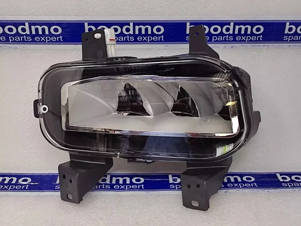 Fog Light for MAHINDRA XUV700 - 1701DW600181N - Mahindra - Image 1 of 1