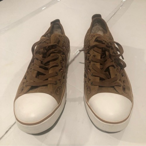 Sneakers Ugg con taglio in pizzo 11