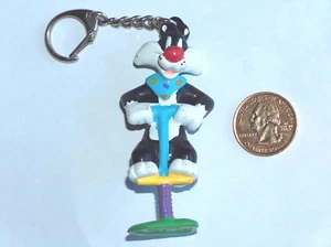 Sylvestre le Chat Warner Bros. Avec / Écharpe Jumping Sur Pogo Stick Clé Chaîne - Picture 1 of 4