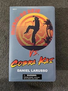 SDCC 2022 Cobra Kai 7" Daniel LaRusso VHS Figura Diamond Select Toys LE 4000 - Imagen 1 de 4
