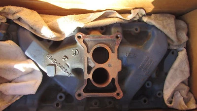 Colector de admisión Ford Mustang 69 c8ae-9425-b V-8 2 barriles Foto 1 de 3