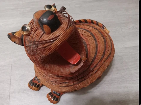 Shanghai Handicrafts Wicker Tiger Basket Vintage-Excellent CONDITION THROUGHOUT Cover