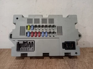 JAGUAR F PACE X761 FUSE BOX CPLA-14Q073-AA - Picture 1 of 2