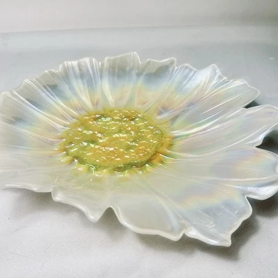 Cuenco decorativo grande de vidrio artístico turco Akcam blanco iridiscente y amarillo claro Foto 1 de 4