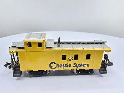 Bachmann N Scale Chessie System Steel Offset Cupola Caboose C&O 3327 - Image 1 of 4