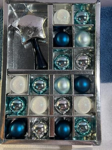 Vidrio de Navidad Miniatura Árbol Topper y 18 Mini Diff Color Bolas 34th & Pine PO5 - Imagen 1 de 7