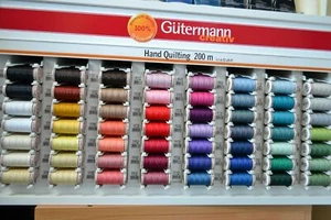 Gutermann Waxed Hand Quilting Thread 200m Spool, Select Colour 100% Waxed Cotton - Imagen 1 de 51