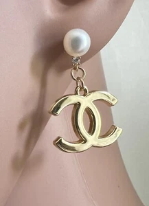 🎀 Large logo Freshwater Pearl Earrings Rework from Chanel Beauty cc CHARM - Picture 1 of 6
