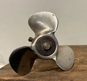 VINTAGE TOY GAS POWERED OR BATTERY OPP BOAT PROP WITH SHAFT (12E) - Picture 1 of 10