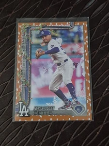 (GOLD) Mookie Betts 2025 Topps Holiday Baseballkarte - Bild 1 von 2