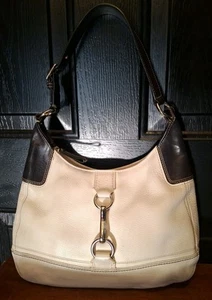 Cartera de hombro Coach Hamilton F13088 de cuero granulado crema y negro clip de langosta - Imagen 1 de 23