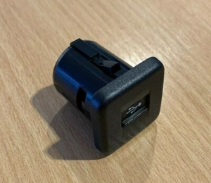 NEW Genuine Suzuki VITARA S-CROSS SWIFT USB Plug Socket Port 39105-54P00 - Picture 1 of 2