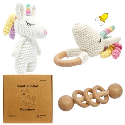 MINIHELD Handgestrickter Einhorn Rainbow Set Babyrassel Holz Baumwolle 16 cm
