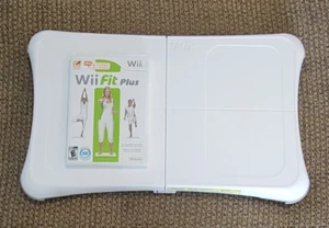 Paquete de tabla de equilibrio Nintendo Wii con 5 juegos Wii Fit Plus - Imagen 1 de 5