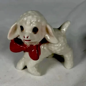 Statuina Kitschy Vintage Orecchio Lungo Agnello con Fiocco Rosso - Foto 1 di 8