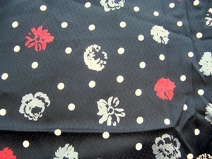 PIEZAS DE TELA JACQUARD CON PUNTOS FLORALES ROJOS ESTAMPADOS DE SEDA BLANCA - Imagen 1 de 1